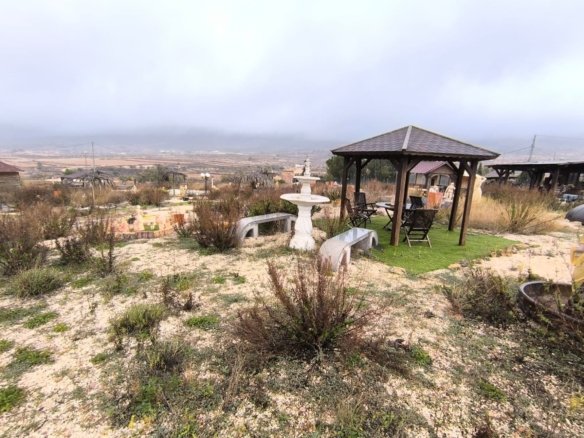 3 Bedroom 1 Bathroom Commercial in Algayat - Caza De Casa