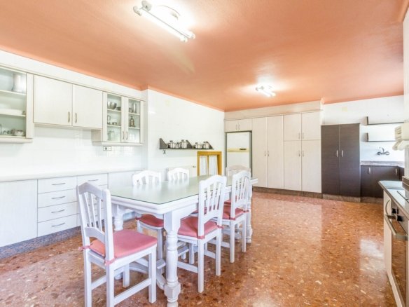 7 Bedroom 3 Bathroom Villa in Yecla - Caza De Casa