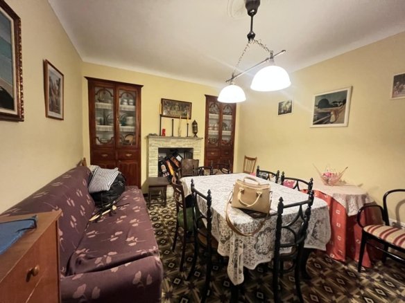 5 Bedroom 2 Bathroom Town House in Pinoso - Caza De Casa