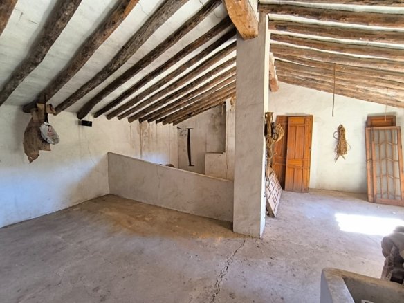 4 Bedroom 1 Bathroom Country House in Yecla - Caza De Casa