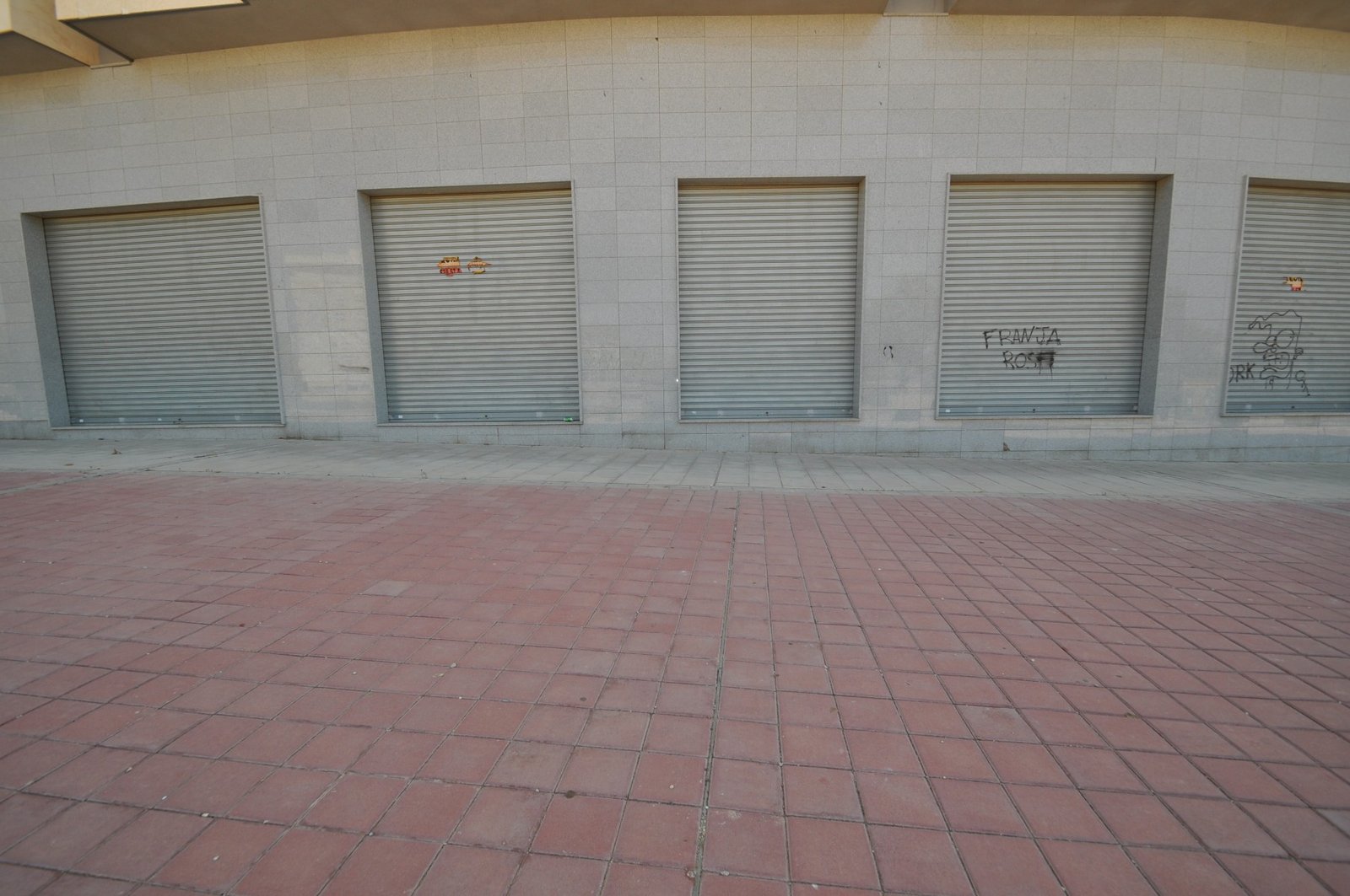 1 Bathroom Commercial in Elda - Caza De Casa