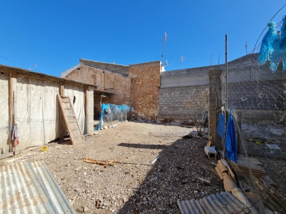 Land in Pinoso - Caza De Casa