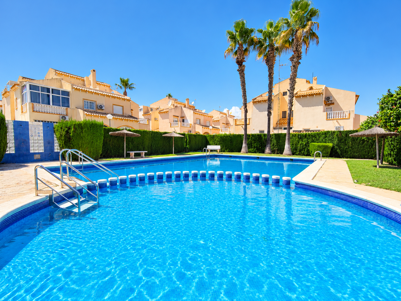 2 Bed 2 Bath Town House in Playa Flamenca - Caza De Casa