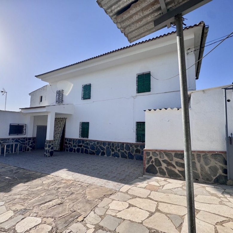 4 Bedroom 2 Bathroom Finca in Algarinejo - Caza De Casa