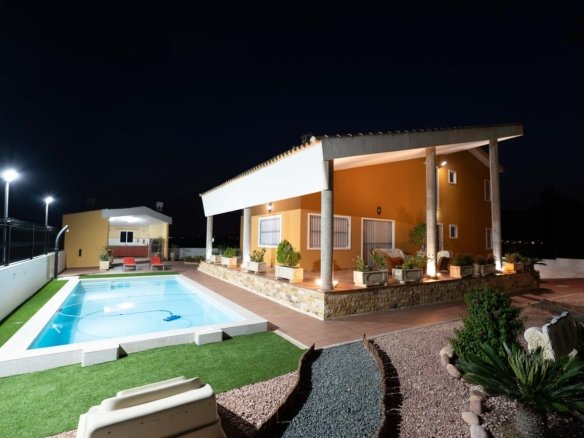 5 Bedroom 3 Bathroom Finca in Orihuela - Caza De Casa
