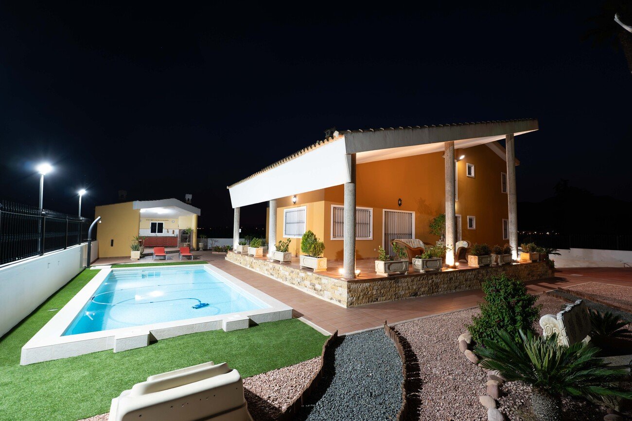 5 Bedroom 3 Bathroom Finca in Orihuela - Caza De Casa