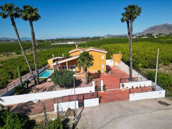 5 Bedroom 3 Bathroom Finca in Orihuela - Caza De Casa