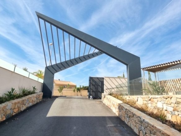 4 Bed 4 Bath Villa in Rojales - Caza De Casa