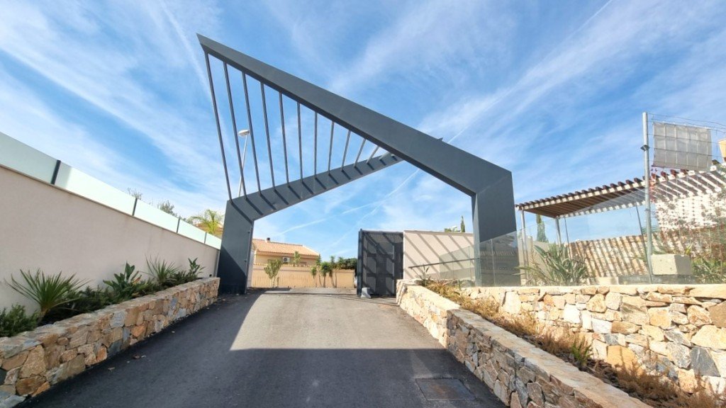 4 Bed 4 Bath Villa in Rojales - Caza De Casa