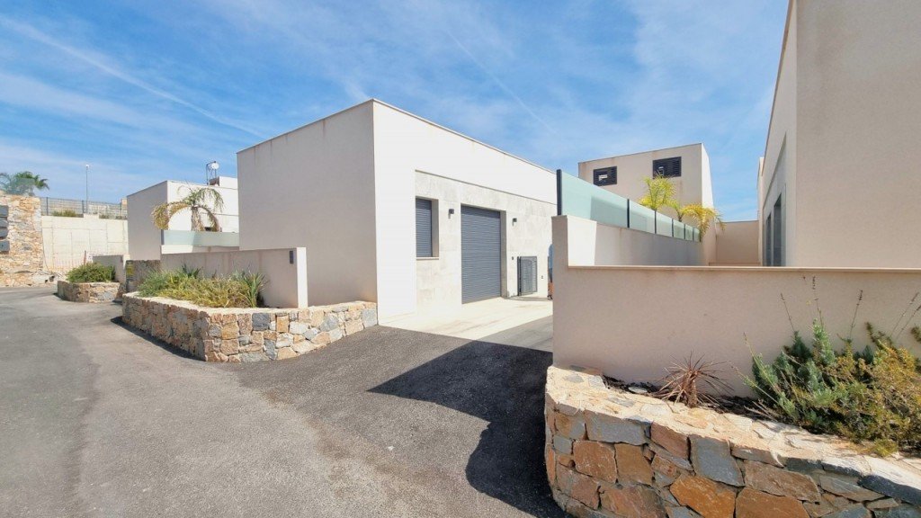 4 Bed 4 Bath Villa in Rojales - Caza De Casa