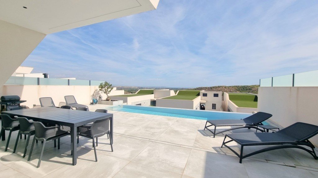 4 Bed 4 Bath Villa in Rojales - Caza De Casa