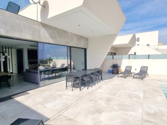 4 Bed 4 Bath Villa in Rojales - Caza De Casa