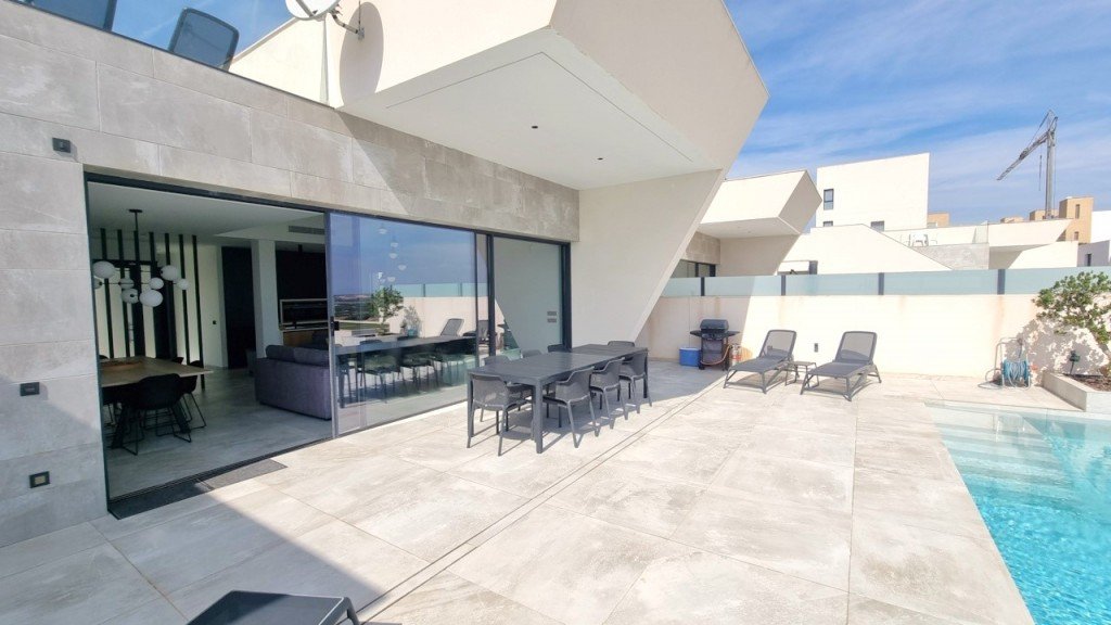 4 Bed 4 Bath Villa in Rojales - Caza De Casa