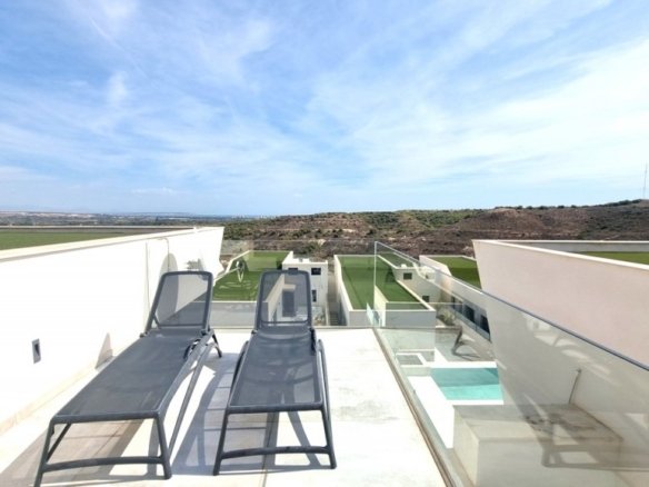 4 Bed 4 Bath Villa in Rojales - Caza De Casa