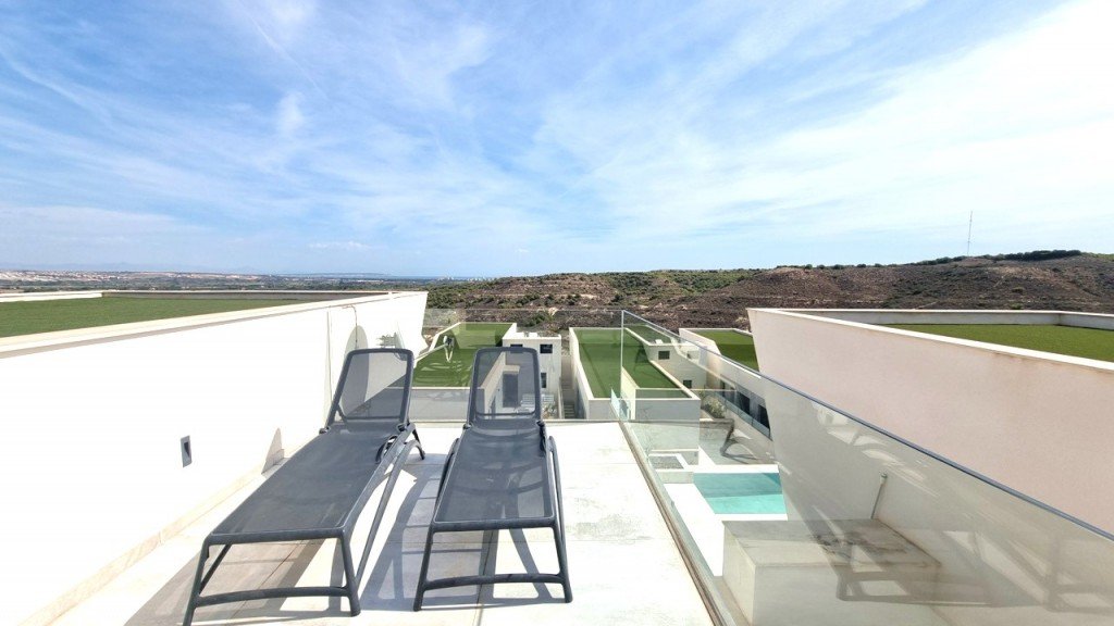4 Bed 4 Bath Villa in Rojales - Caza De Casa