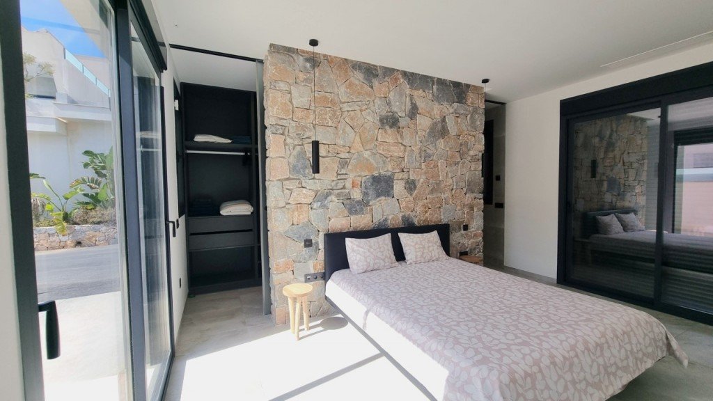 4 Bed 4 Bath Villa in Rojales - Caza De Casa