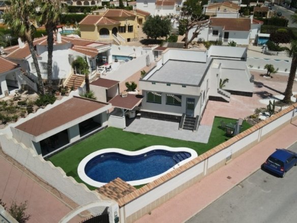 3 Bed 2 Bath Villa in Ciudad Quesada - Caza De Casa