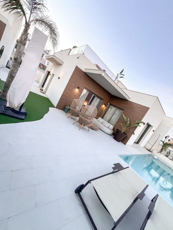 4 Bedroom 3 Bathroom Villa in San Miguel de Salinas - Caza De Casa