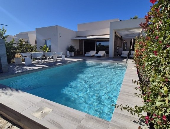 2 Bedroom 2 Bathroom Villa in La Finca Golf Resort - Caza De Casa