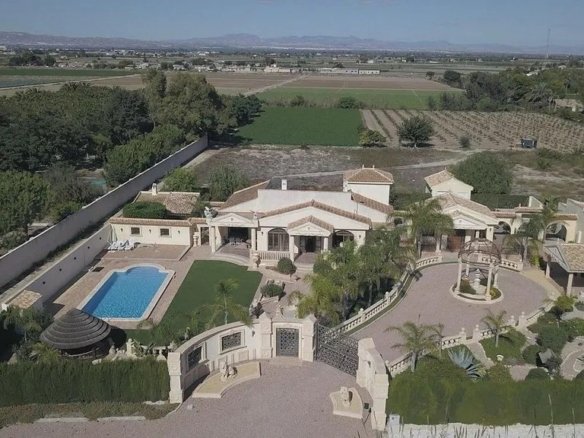 4 Bedroom 3 Bathroom Finca in Daya Vieja - Caza De Casa