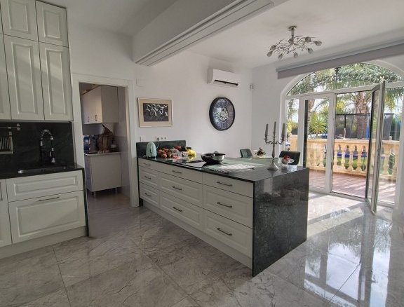 4 Bedroom 3 Bathroom Finca in Daya Vieja - Caza De Casa
