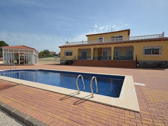 4 Bedroom 3 Bathroom Villa in Campos del Río - Caza De Casa
