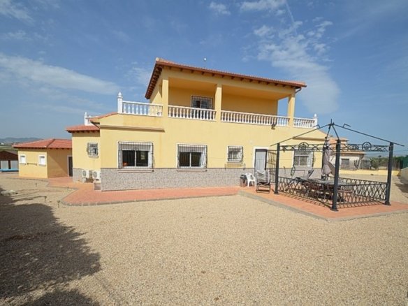 4 Bedroom 3 Bathroom Villa in Campos del Río - Caza De Casa