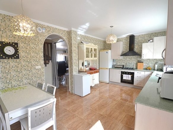 4 Bedroom 3 Bathroom Villa in Campos del Río - Caza De Casa