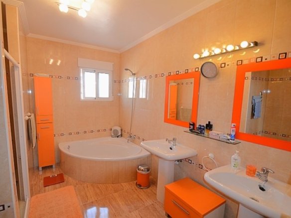 4 Bedroom 3 Bathroom Villa in Campos del Río - Caza De Casa