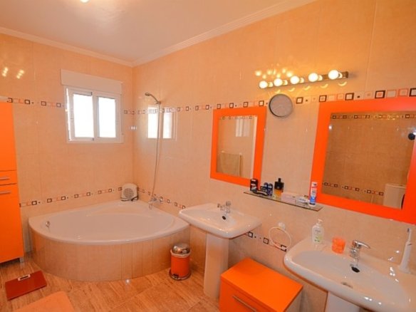 4 Bedroom 3 Bathroom Villa in Campos del Río - Caza De Casa