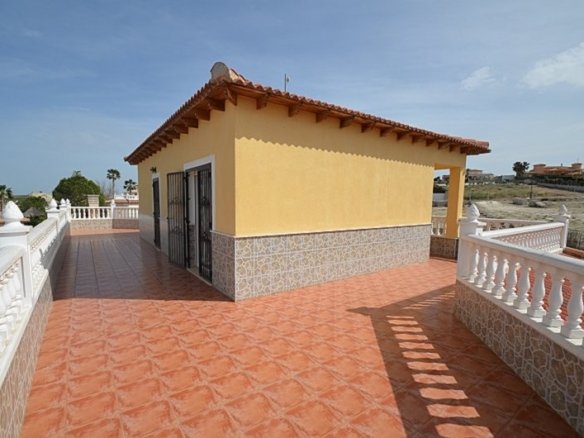 4 Bedroom 3 Bathroom Villa in Campos del Río - Caza De Casa