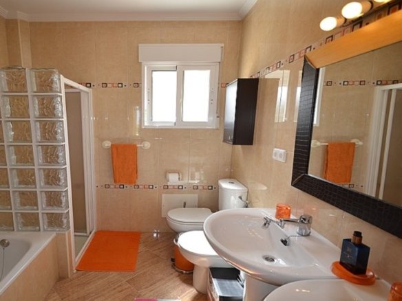 4 Bedroom 3 Bathroom Villa in Campos del Río - Caza De Casa