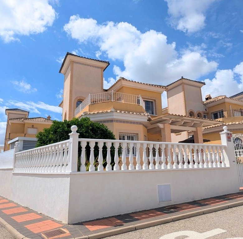 3 Bedroom 2 Bathroom Villa in Lo Crispin - Caza De Casa
