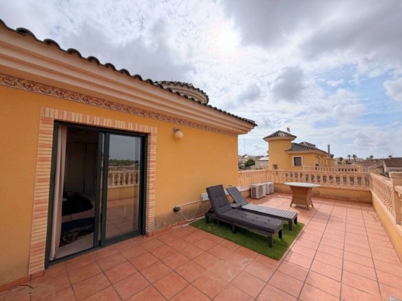 4 Bedroom 3 Bathroom Villa in Lo Crispin - Caza De Casa