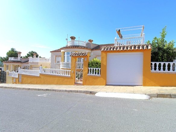 3 Bed 2 Bath Villa in San Miguel de Salinas - Caza De Casa