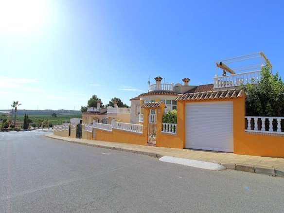3 Bed 2 Bath Villa in San Miguel de Salinas - Caza De Casa