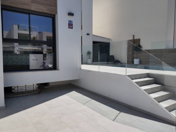 5 Bedroom 4 Bathroom Villa in Rojales - Caza De Casa
