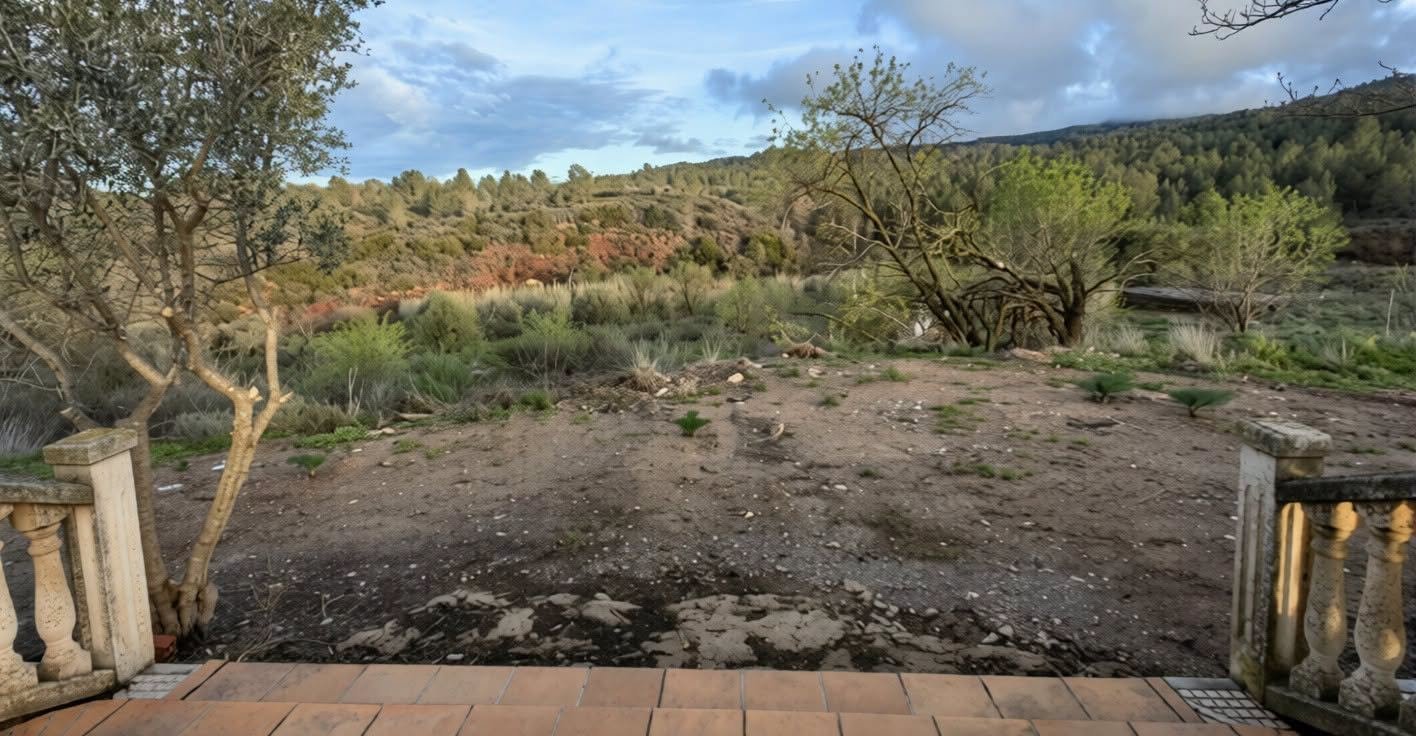 Land and hills of the 800,000 m2 estate in Lorca