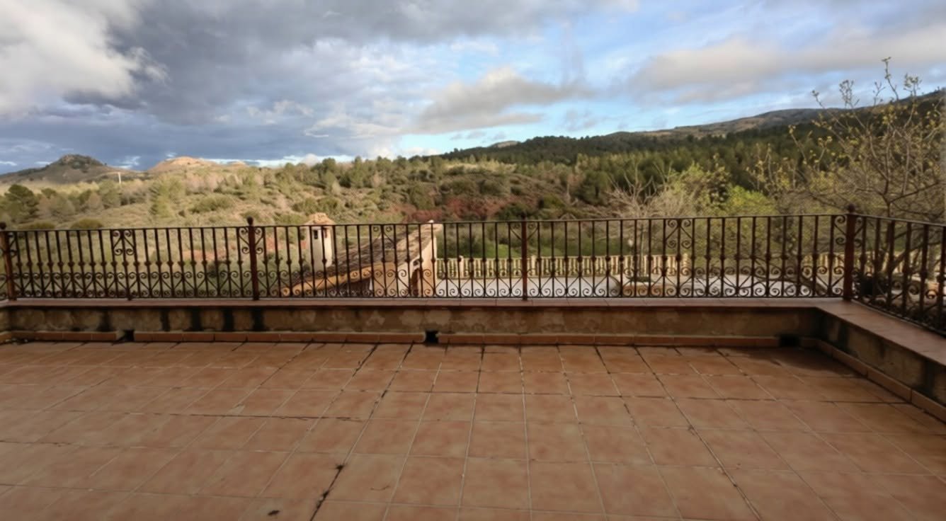Upper terrace with mountain views, Lorca estate