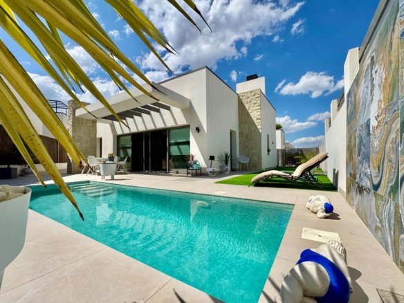 3 Bedroom 2 Bathroom Villa in San Miguel de Salinas - Caza De Casa