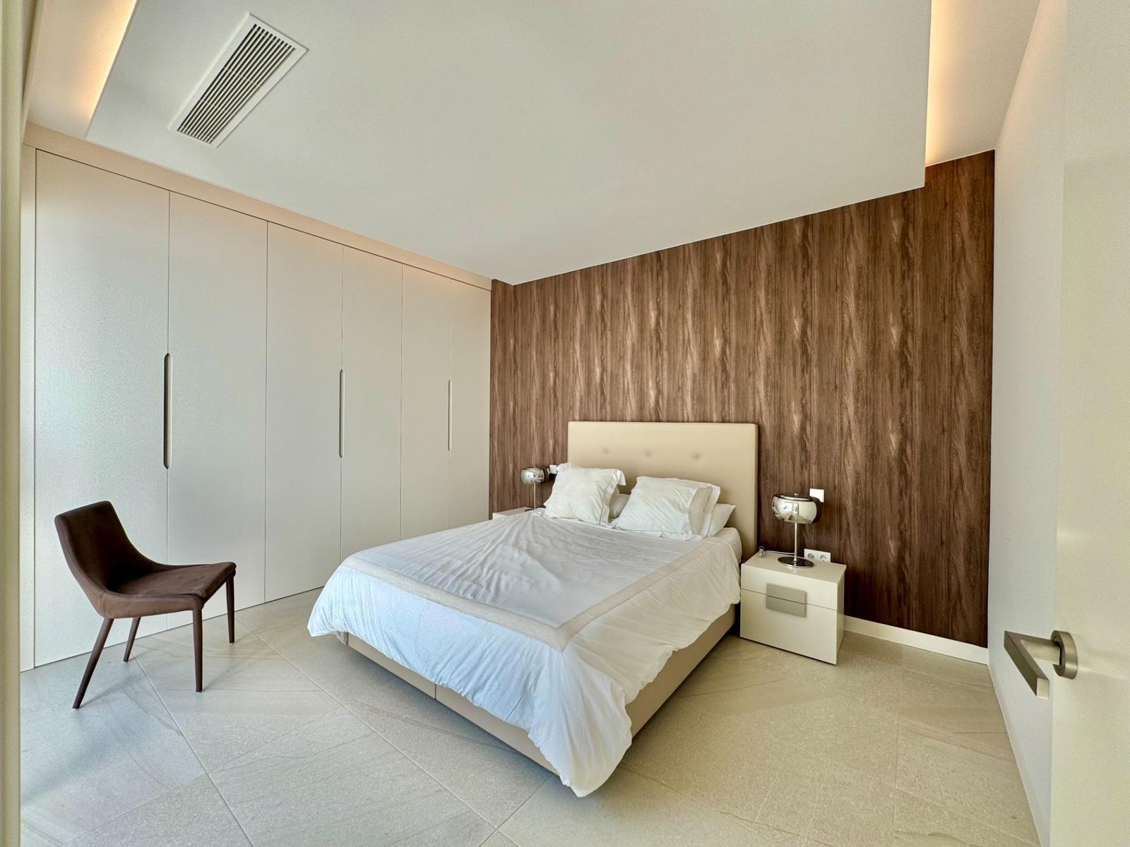 m-90127252da0f09b7d975