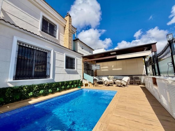 4 Bed 3 Bath Town House in Orihuela Costa - Caza De Casa