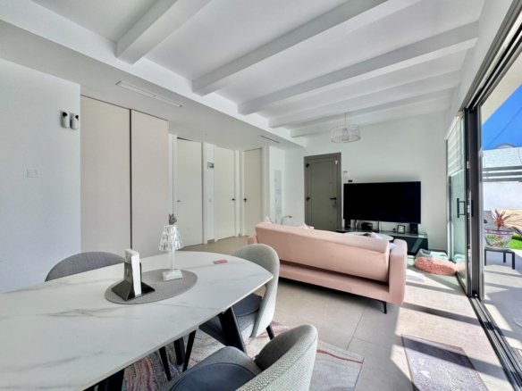 3 Bedroom 2 Bathroom Villa in San Miguel de Salinas - Caza De Casa