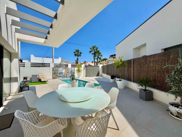 3 Bedroom 2 Bathroom Villa in San Miguel de Salinas - Caza De Casa