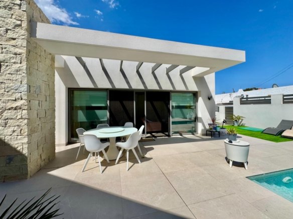 3 Bedroom 2 Bathroom Villa in San Miguel de Salinas - Caza De Casa