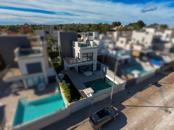4 Bedroom 3 Bathroom Villa in San Miguel de Salinas - Caza De Casa