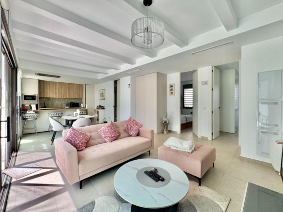 3 Bedroom 2 Bathroom Villa in San Miguel de Salinas - Caza De Casa