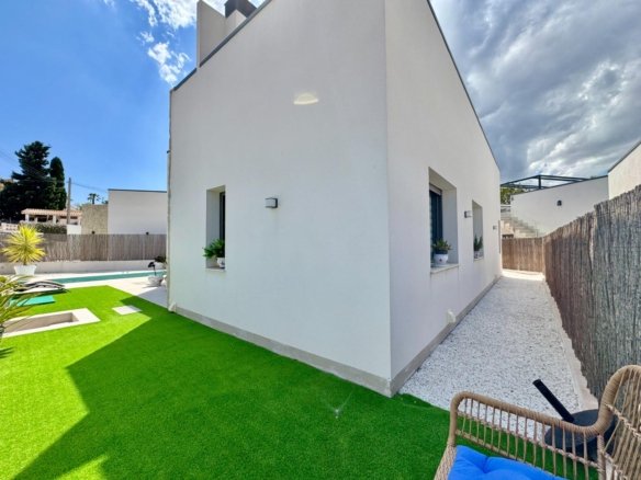 3 Bedroom 2 Bathroom Villa in San Miguel de Salinas - Caza De Casa