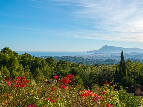 5 Bedroom 4 Bathroom Villa in Altea - Caza De Casa