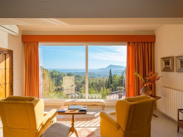 5 Bedroom 4 Bathroom Villa in Altea - Caza De Casa